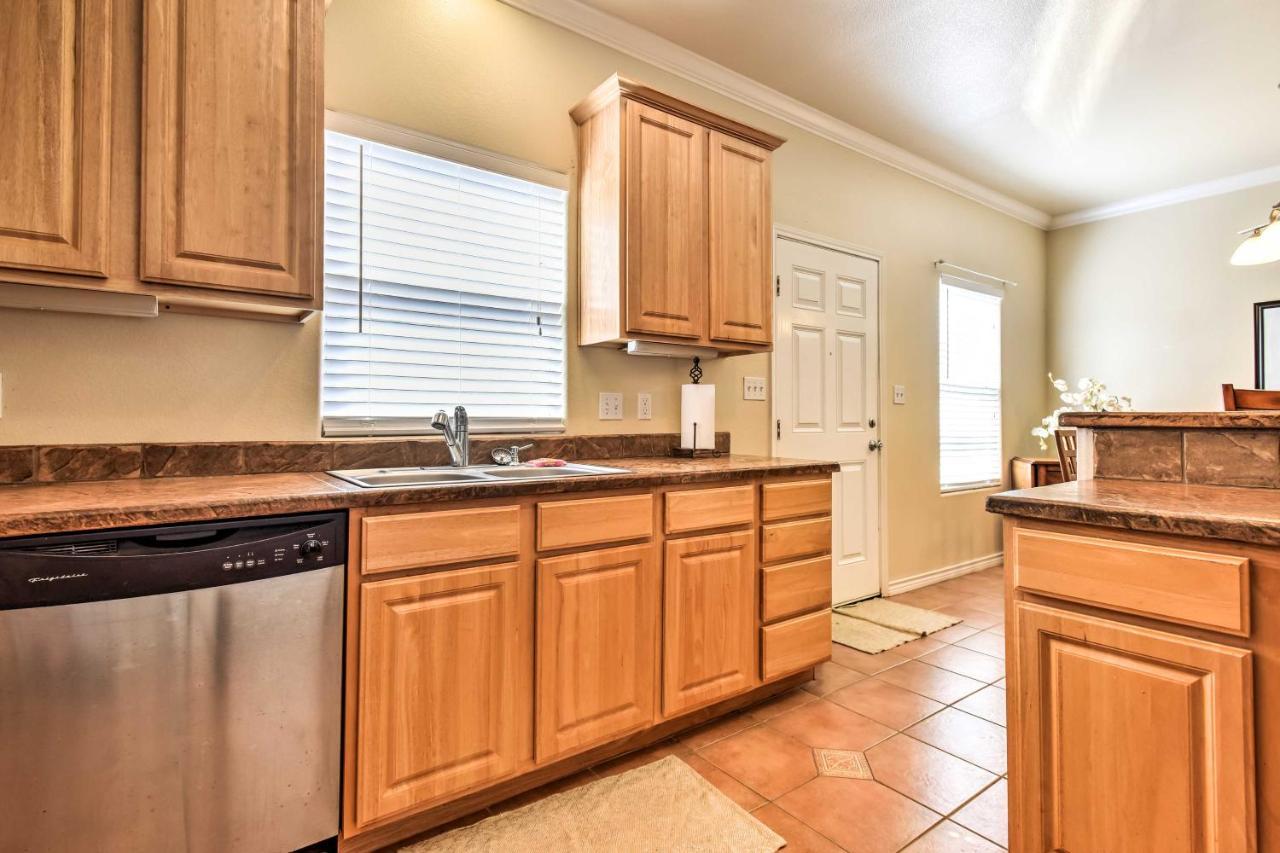 Waterfront Corpus Christi Townhome With Pool And Dock! Екстер'єр фото