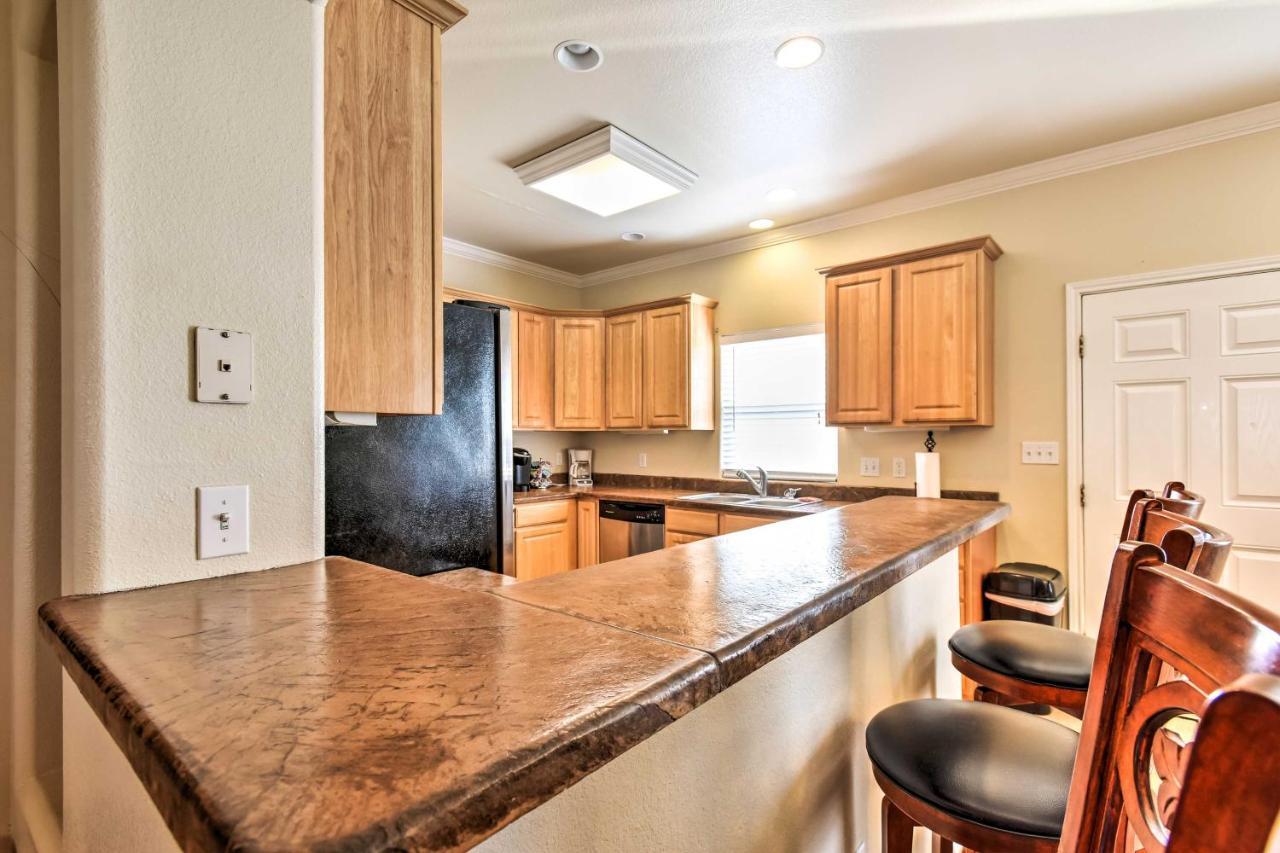 Waterfront Corpus Christi Townhome With Pool And Dock! Екстер'єр фото