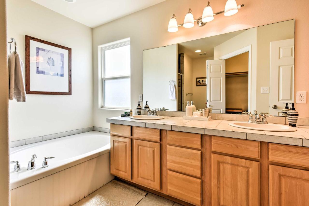 Waterfront Corpus Christi Townhome With Pool And Dock! Екстер'єр фото